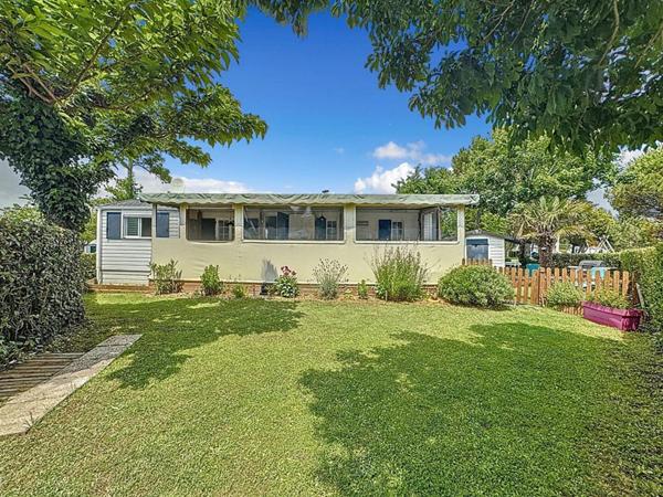 🏖️ Mobil-home – 43 m² sur parcelle arborée dans PRL 3★ avec piscine – Plage à 5 min à pied !
