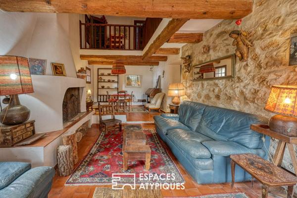 Maisons en pierre au coeur de 3 hectares de bois