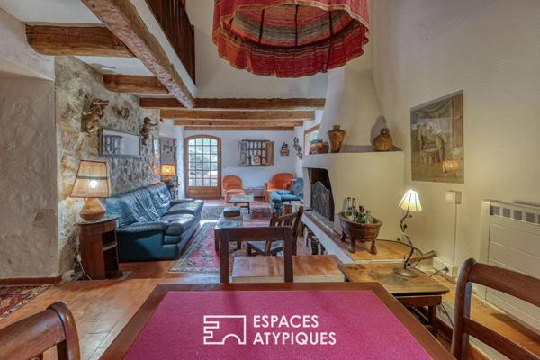 Maisons en pierre au coeur de 3 hectares de bois