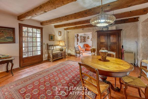Maisons en pierre au coeur de 3 hectares de bois