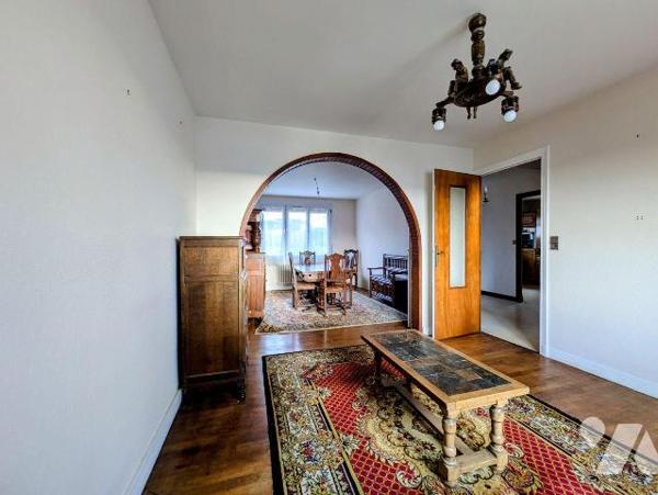 Quimperlé, maison individuelle composée comme suit:
Rez-de-chaussée: entrée sous véranda, cuis...