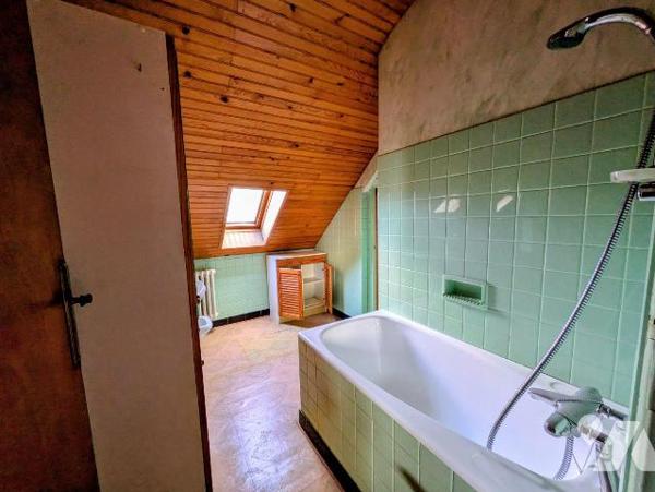 Quimperlé, maison individuelle composée comme suit:
Rez-de-chaussée: entrée sous véranda, cuis...