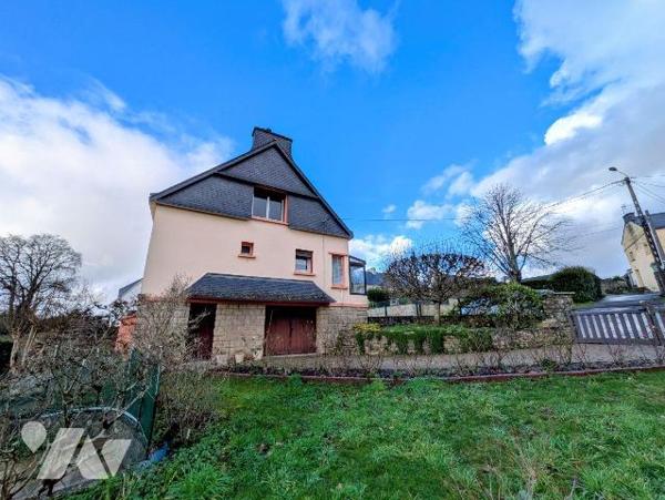 Quimperlé, maison individuelle composée comme suit:
Rez-de-chaussée: entrée sous véranda, cuis...