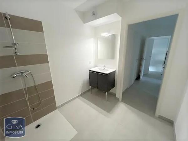Appartement à louer 3 pièces 63.7m² Avignon (84000)