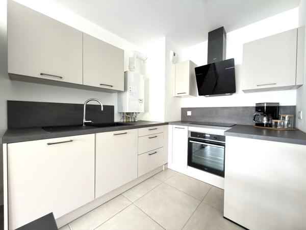 Location à Uckange 44 m², 2 pièces, 1 chambre une place de parking privé, 500m de la gare