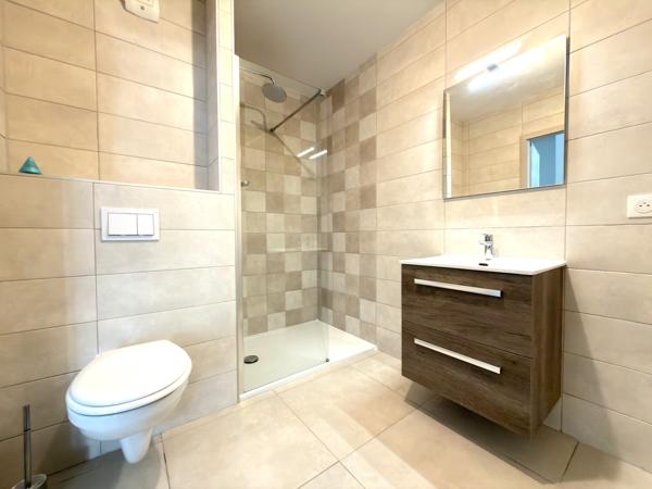 Location à Uckange 44 m², 2 pièces, 1 chambre une place de parking privé, 500m de la gare
