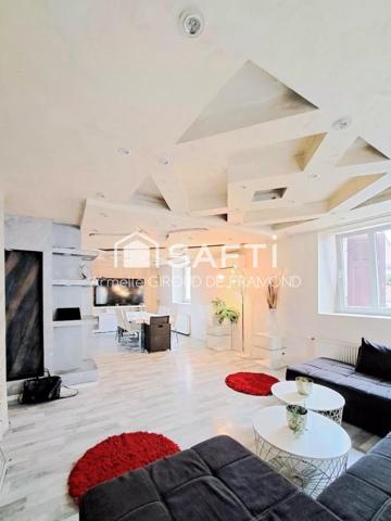 Située aux pieds des Vosges à Uffoltz (68700), cette grande maison familiale rénovée en 2020 de 177m2, 8 pièces sur 162 m2 de terrain avec 2 terrasses et une place de parking extérieure.