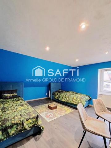 Située aux pieds des Vosges à Uffoltz (68700), cette grande maison familiale rénovée en 2020 de 177m2, 8 pièces sur 162 m2 de terrain avec 2 terrasses et une place de parking extérieure.