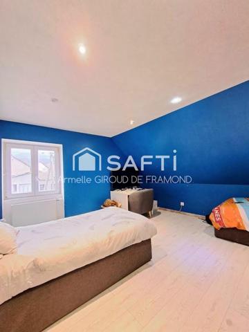 Située aux pieds des Vosges à Uffoltz (68700), cette grande maison familiale rénovée en 2020 de 177m2, 8 pièces sur 162 m2 de terrain avec 2 terrasses et une place de parking extérieure.