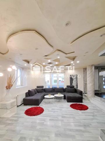 Située aux pieds des Vosges à Uffoltz (68700), cette grande maison familiale rénovée en 2020 de 177m2, 8 pièces sur 162 m2 de terrain avec 2 terrasses et une place de parking extérieure.