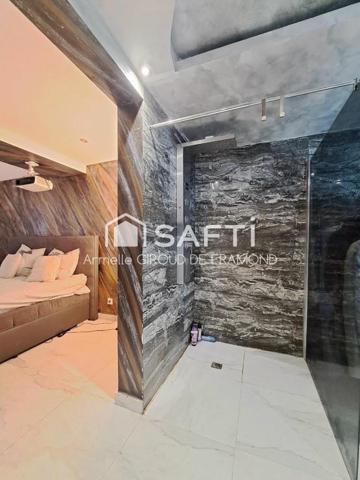 Située aux pieds des Vosges à Uffoltz (68700), cette grande maison familiale rénovée en 2020 de 177m2, 8 pièces sur 162 m2 de terrain avec 2 terrasses et une place de parking extérieure.