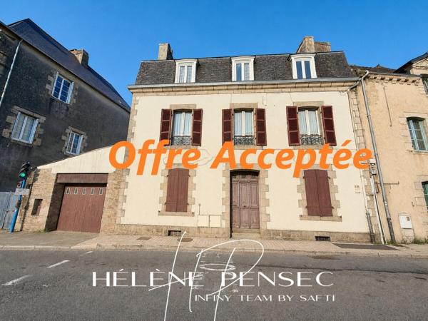 Immeuble composé de 4 appartements en centre-ville, commerces et écoles à pied.