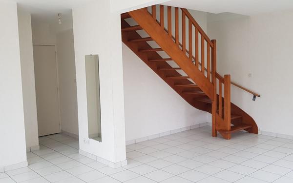 Maison à vendre    5 pièces • 82 m2 Ploumagoar