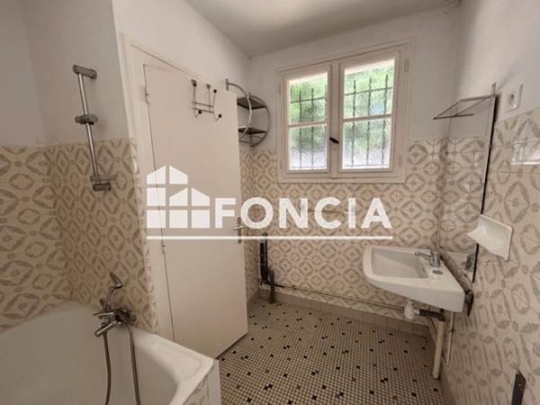 Location Maison 1 pièce 45.3 m² - 100 RUE AGLOPHILE Chatellerault 86100