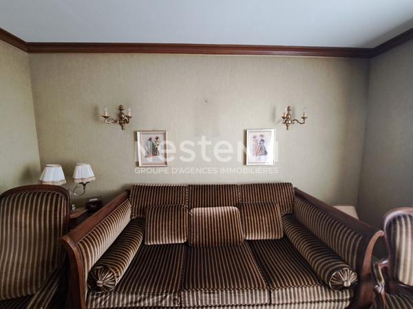 A VENDRE GRANDE MAISON AU CALME A DEUX PAS DU CENTRE VILLE