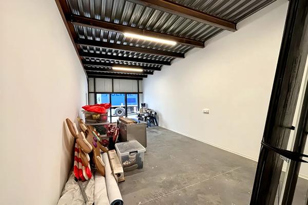 Locaux professionnels / commerciaux à louer - Vestric et Candiac