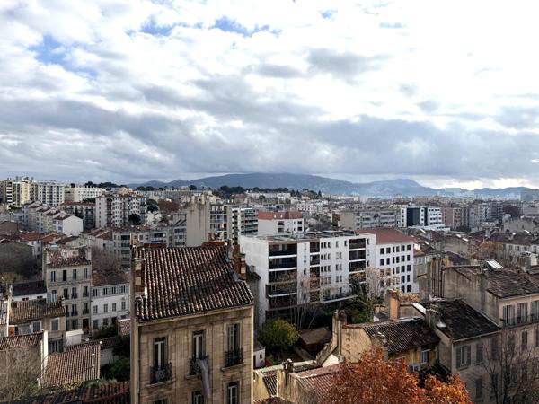 Calme - Lumineux - Vue imprenable - Traversant + Cave