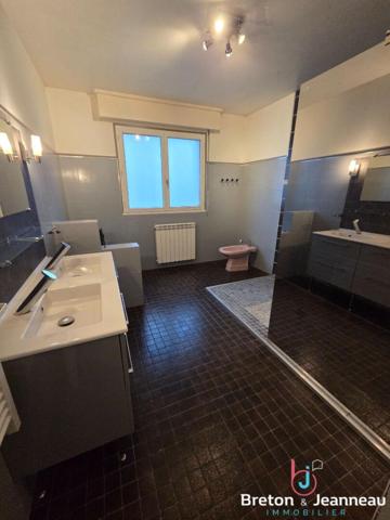 Grande maison familiale de 240 m² avec dépendance aménagée, Terrain clos de 1 100 m²