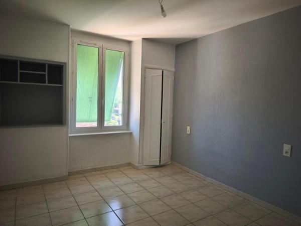MAISON  AVEC 2 APPARTEMENTS - 2 GARAGES - JARDIN -MAZAMET