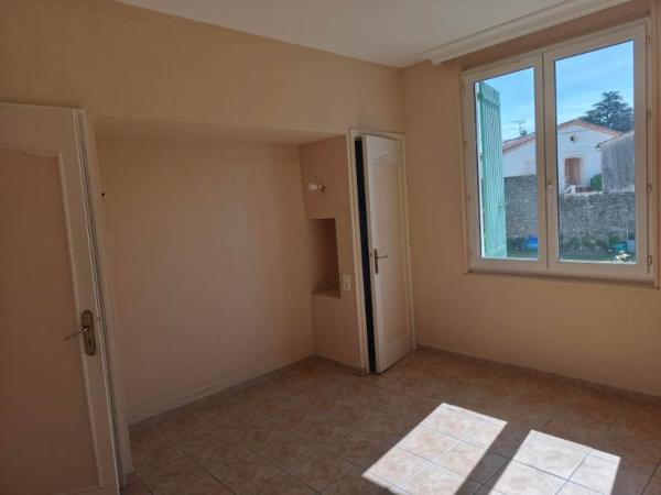 MAISON  AVEC 2 APPARTEMENTS - 2 GARAGES - JARDIN -MAZAMET