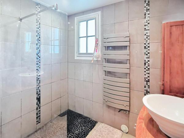 Un bien rare, proche de la gare et des écoles à pied: