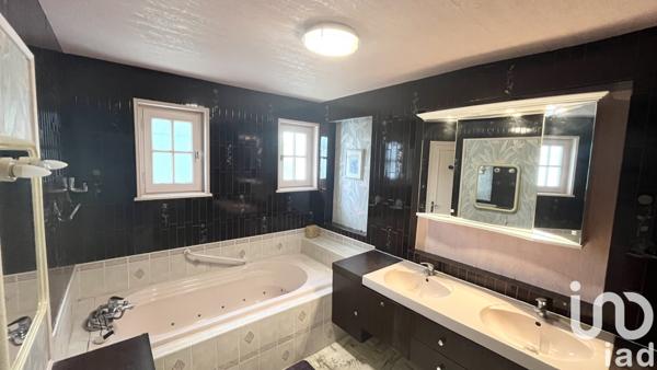 Maison à vendre 7 pièces 216 m² Saint-Galmier