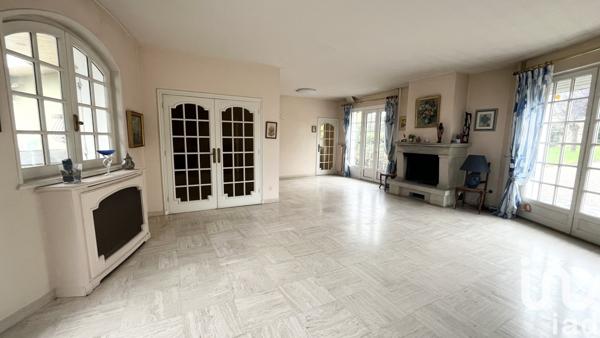 Maison à vendre 7 pièces 216 m² Saint-Galmier