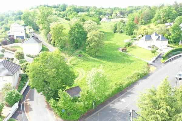 Vente                                                      Terrain
                        
                                         1034 m2                     à Brive-la-Gaillarde