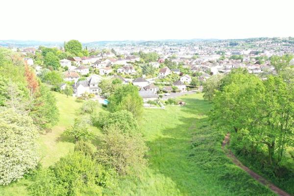 Vente                                                      Terrain
                        
                                         1034 m2                     à Brive-la-Gaillarde