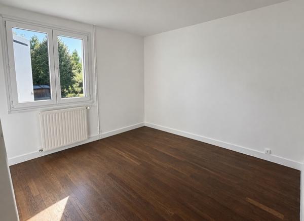 Maison à louer 865 € CC La Chapelle-Faucher 3 p 80 m² DPE D
