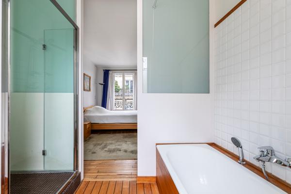 Place des Victoires – Élégant 68 m² – Traversant – 2 chambres possibles – Parking à proximité