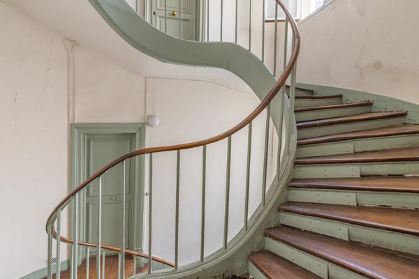 Place des Victoires – Élégant 68 m² – Traversant – 2 chambres possibles – Parking à proximité