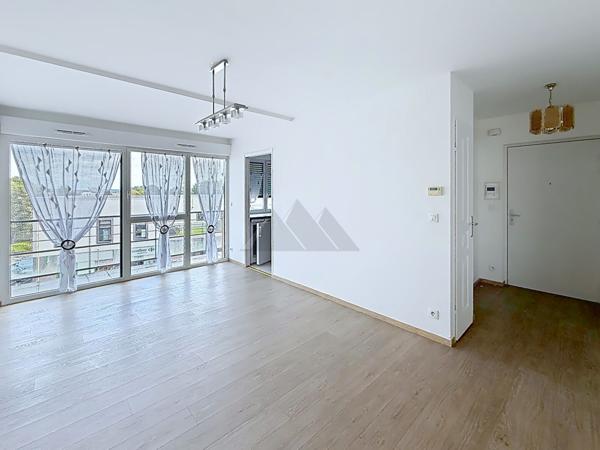 A VENDRE APPARTEMENT BOURG DE SAINT MARC 2 CHAMBRES ASCENSEUR ET TERRASSE