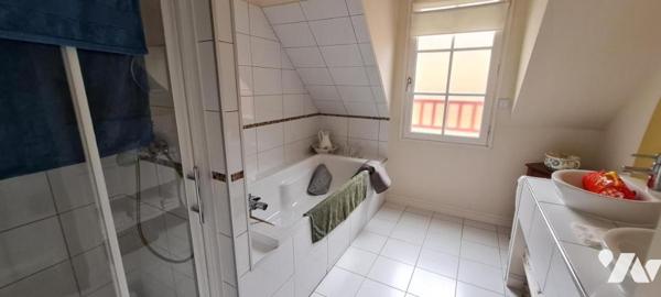 Vieux moulin, Maison de 2009 avec piscine sur une parcelle de 870m2