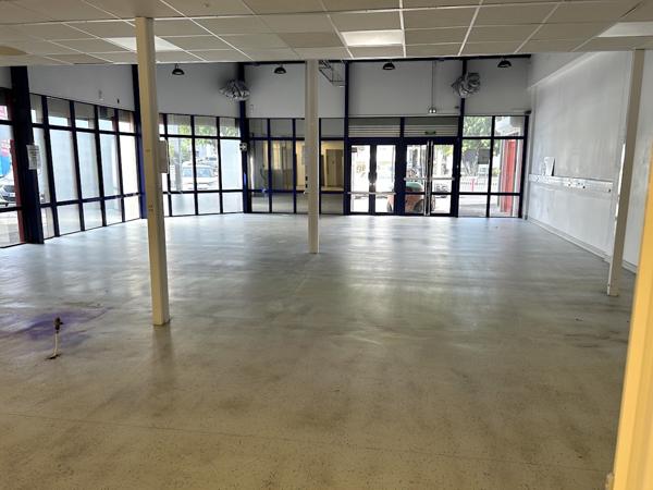 Baie-Mahault (97122) Très bel espace au centre de jarry prestations de qualité.