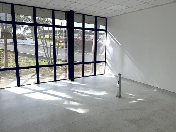 Baie-Mahault (97122) Très bel espace au centre de jarry prestations de qualité.