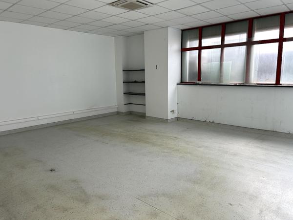 Baie-Mahault (97122) Très bel espace au centre de jarry prestations de qualité.