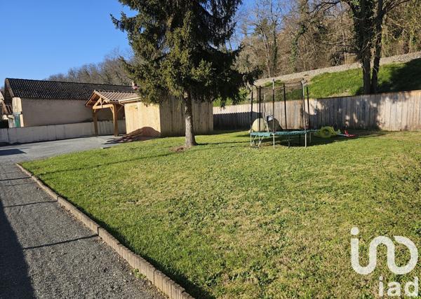 Maison traditionnelle 9 pièces de 243 m² à Creysse (24100)