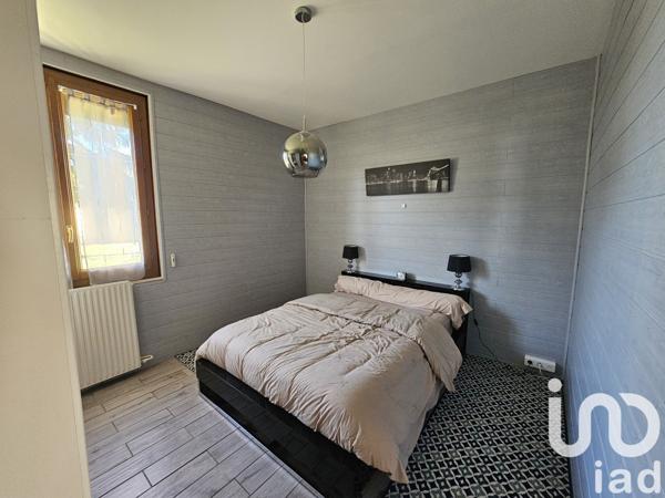 Maison traditionnelle 9 pièces de 243 m² à Creysse (24100)