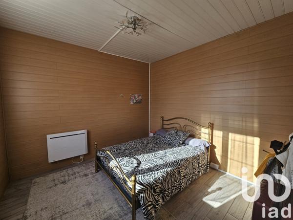 Maison traditionnelle 9 pièces de 243 m² à Creysse (24100)