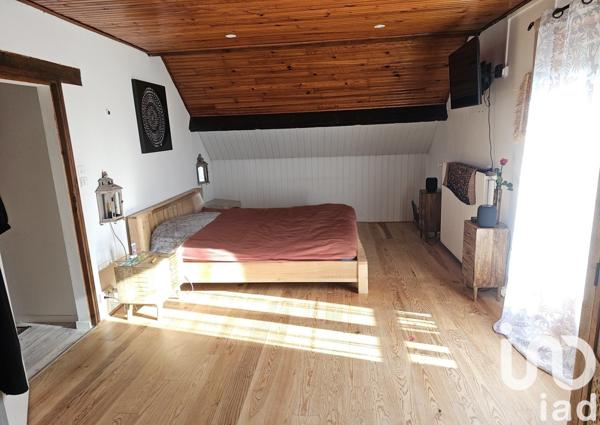 Maison traditionnelle 9 pièces de 243 m² à Creysse (24100)