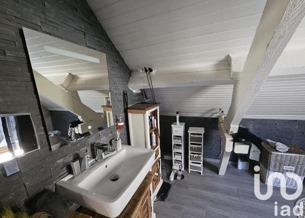 Maison traditionnelle 9 pièces de 243 m² à Creysse (24100)