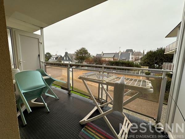 QUIBERON - Studio renove en centre-ville avec balcon et place de stationnement