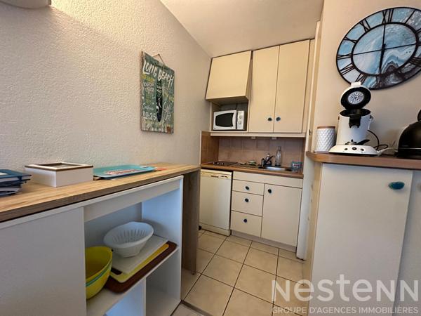 QUIBERON - Studio renove en centre-ville avec balcon et place de stationnement