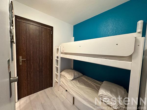 QUIBERON - Studio renove en centre-ville avec balcon et place de stationnement