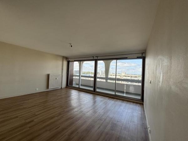 Appartement T5 à louer - 97 m² (réf : 520840)