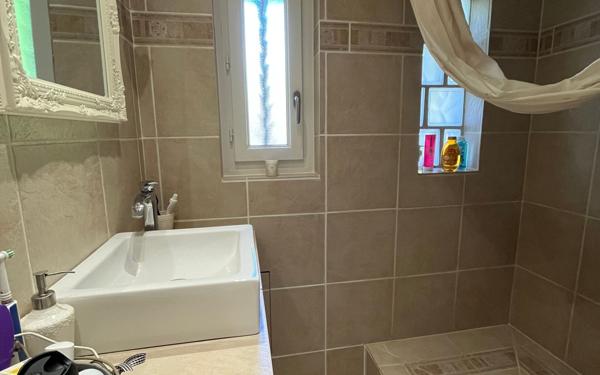 Maison à vendre    6 pièces •  Longages