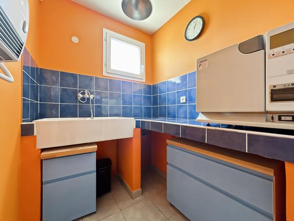 À vendre MARSEILLE 13013  appartement T3 lou local professionnel Saint-Mitre, à deux pas de Château-Gombert  garage double en enfilade