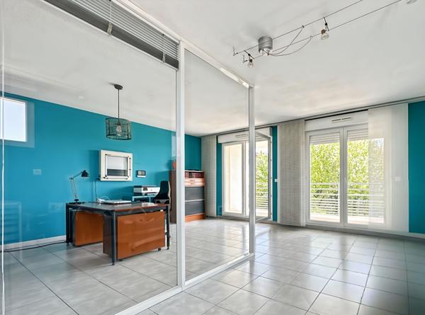 À vendre MARSEILLE 13013  appartement T3 lou local professionnel Saint-Mitre, à deux pas de Château-Gombert  garage double en enfilade