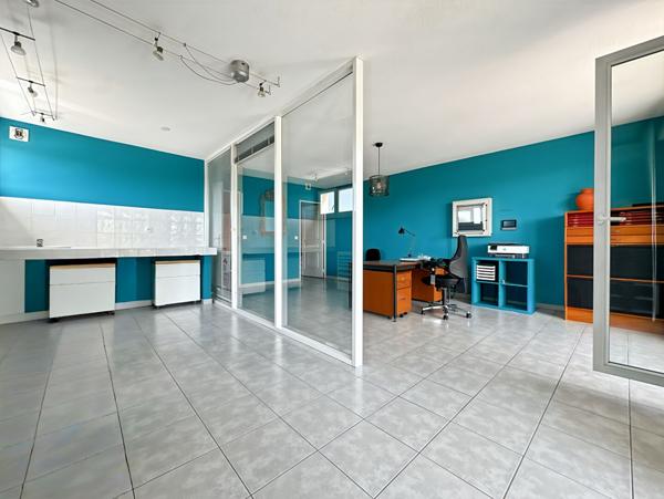 À vendre MARSEILLE 13013  appartement T3 lou local professionnel Saint-Mitre, à deux pas de Château-Gombert  garage double en enfilade